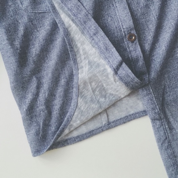 NWT Denim-looking button down shirt - Picture 5 of 6